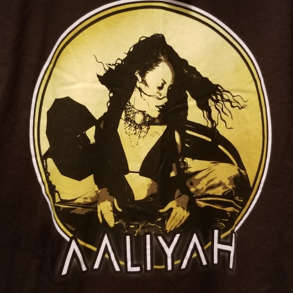 Aaliyah Ripple Junction Hot Topic T-Shirt Size Large - Picture 1 of 4